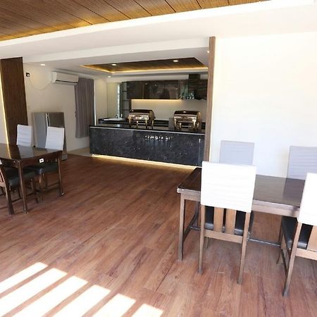 Royal Crown Hotel Янгон Екстер'єр фото