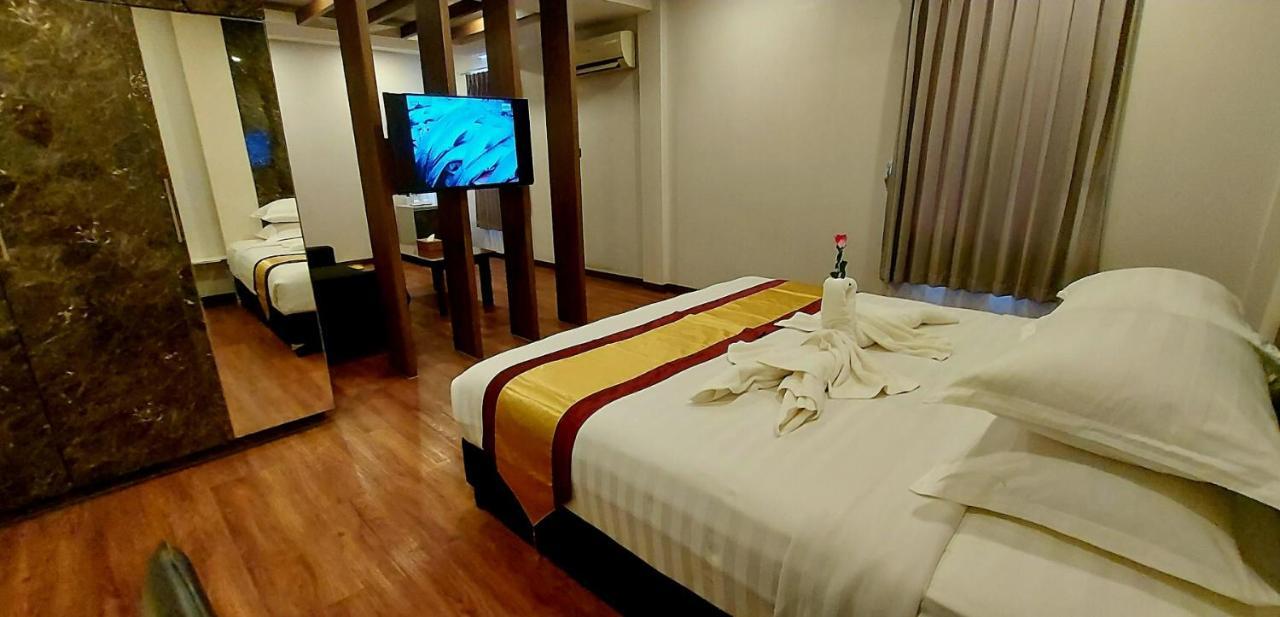 Royal Crown Hotel Янгон Екстер'єр фото