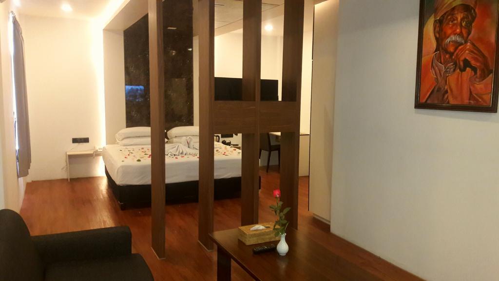 Royal Crown Hotel Янгон Екстер'єр фото